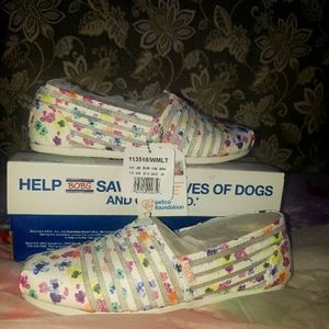 BOBS PLUSH-WILD LILLY FLATS